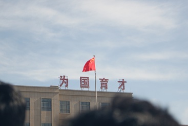 风中飘扬的旗帜