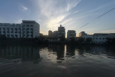 清晨塘河