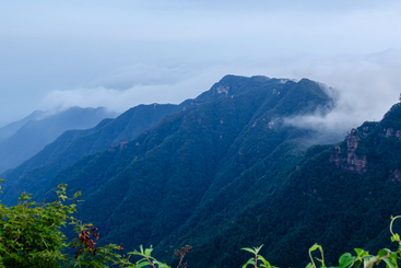 冲破山隘