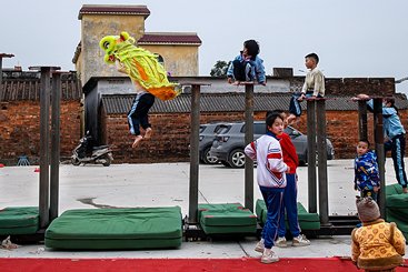 《舞狮的孩子》
