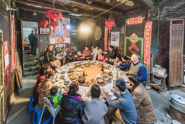 《四世同堂过大年》