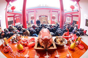 《春节族祭》