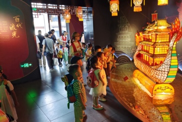 《孩子眼中的硖石灯彩》