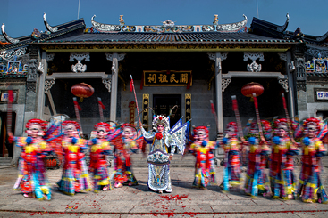 老祠堂上演非遗粤剧