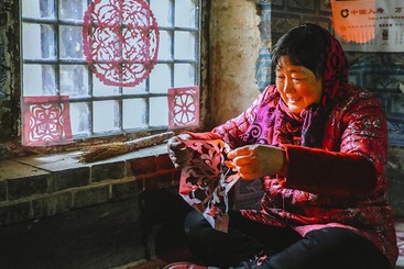 《剪窗花》