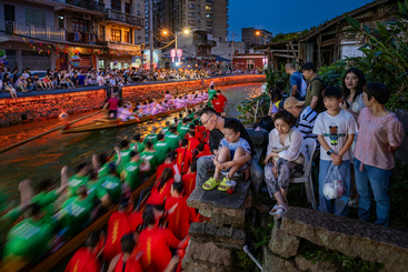 夜赛龙舟