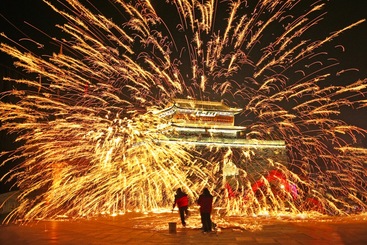 《中国年古城夜》