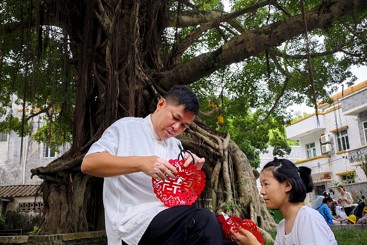 屋仔树下的剪纸艺术
