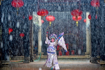 《祠堂雨韵粤音绵》
