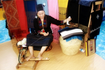 黎锦技艺之纺棉