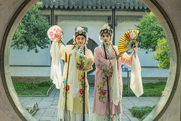 《园林深处昆扇情》