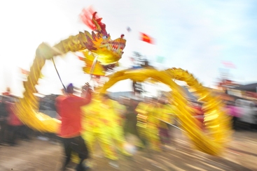 《闹春》