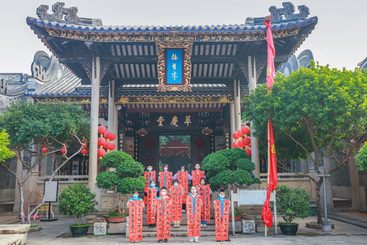 喜迎新春到，送福到家门