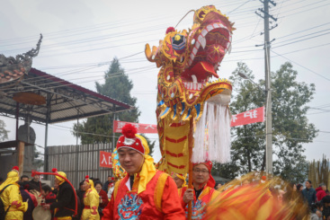 《龙舞闹春时》