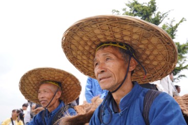 《看戏》