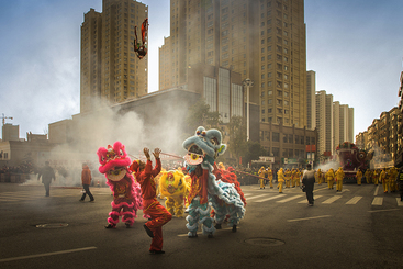 彩狮闹春送吉祥