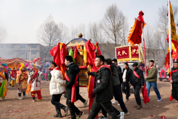 《社火中的游神》