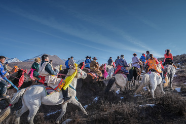 《走向雪山》