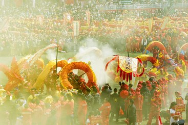 毛龙舞动起来