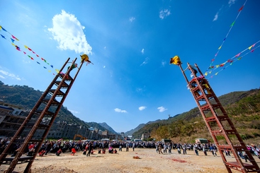 《爬高台》