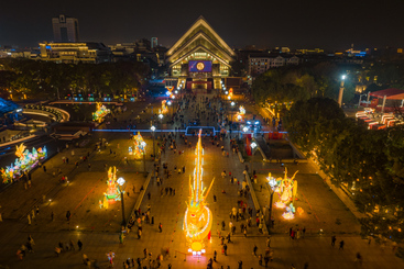 绍兴城市广场龙年张灯结彩