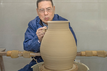 国家级非遗项目龙泉青瓷烧制技艺传承人毛正聪