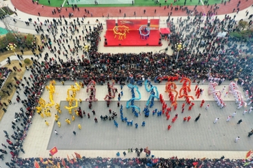 群龙闹春