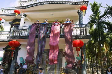 黎族织锦奔小康