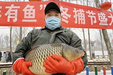 《传统冬捕美食“年年有鱼”》