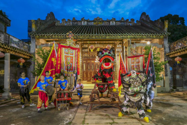 广东醒狮逞英豪