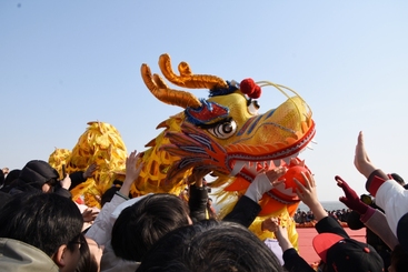 《二月二，摸龙头》