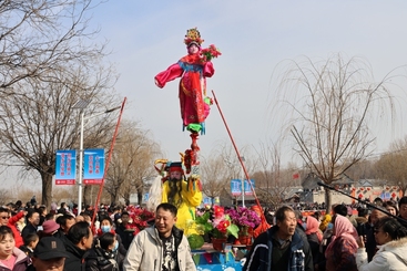 三德范古村闹元宵非遗芯子表演
