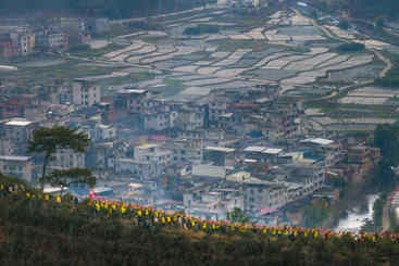 巨龙出山