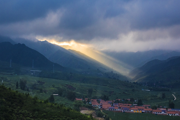 《光影山村》