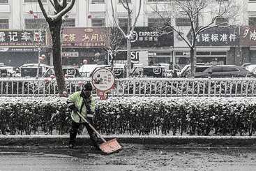 风雪中的守护