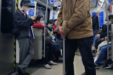 崇先鸣《睡梦载艰辛》