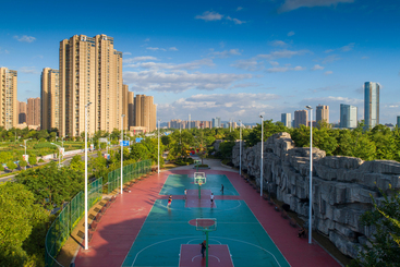 《城市球场》