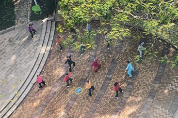 《晨练》