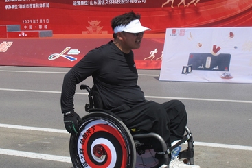 《强者》
