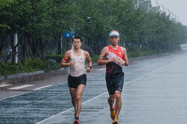 雨中晨跑