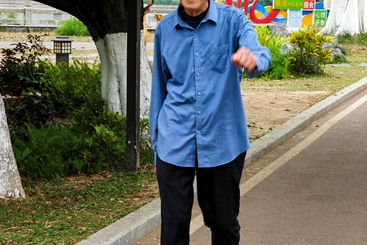 103岁钟老公园健步
