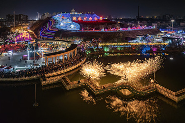 《铁花耀夜空》