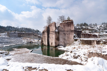 石宕雪景