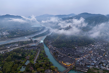 烟雨都江堰