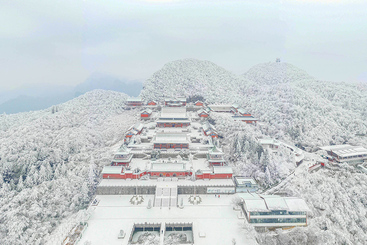《雪映天门禅境》