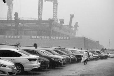 暴风雨下的建海建设者