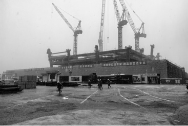 暴风雨下的建海建设者