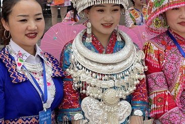 《苗族服饰》（组4）