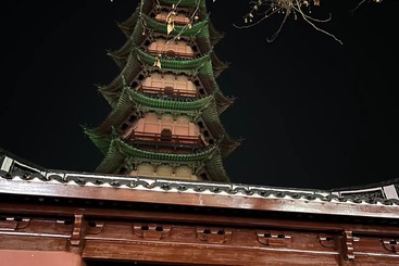 夜访天封塔