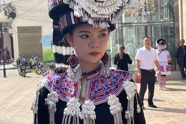 《苗族服饰》（组5）